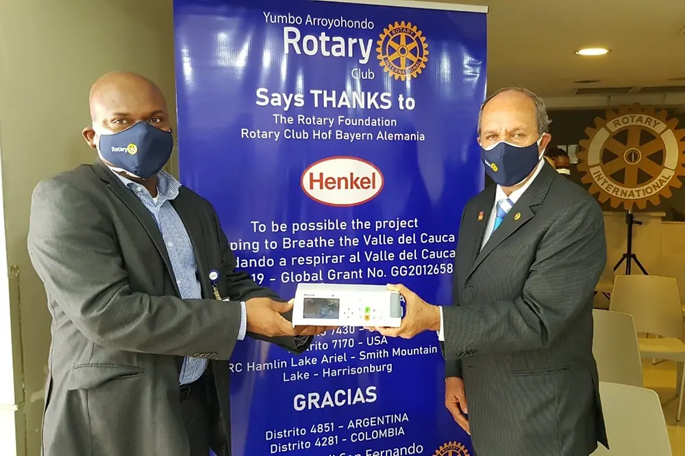 Gracias a la alianza entre Henkel Colombiana, el Club Rotario y la Fundación Rotaria Internacional, se entregaron 32 bombas de infusión de cuatro canales y 6 racks apilables que tendrán como destino las Unidades de Cuidados Intensivos del Hospital Universitario del Valle Evaristo García, en el suroccidente del país.