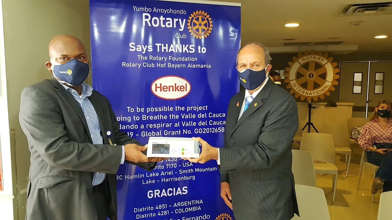 Gracias a la alianza entre Henkel Colombiana, el Club Rotario y la Fundación Rotaria Internacional, se entregaron 32 bombas de infusión de cuatro canales y 6 racks apilables que tendrán como destino las Unidades de Cuidados Intensivos del Hospital Universitario del Valle Evaristo García, en el suroccidente del país.