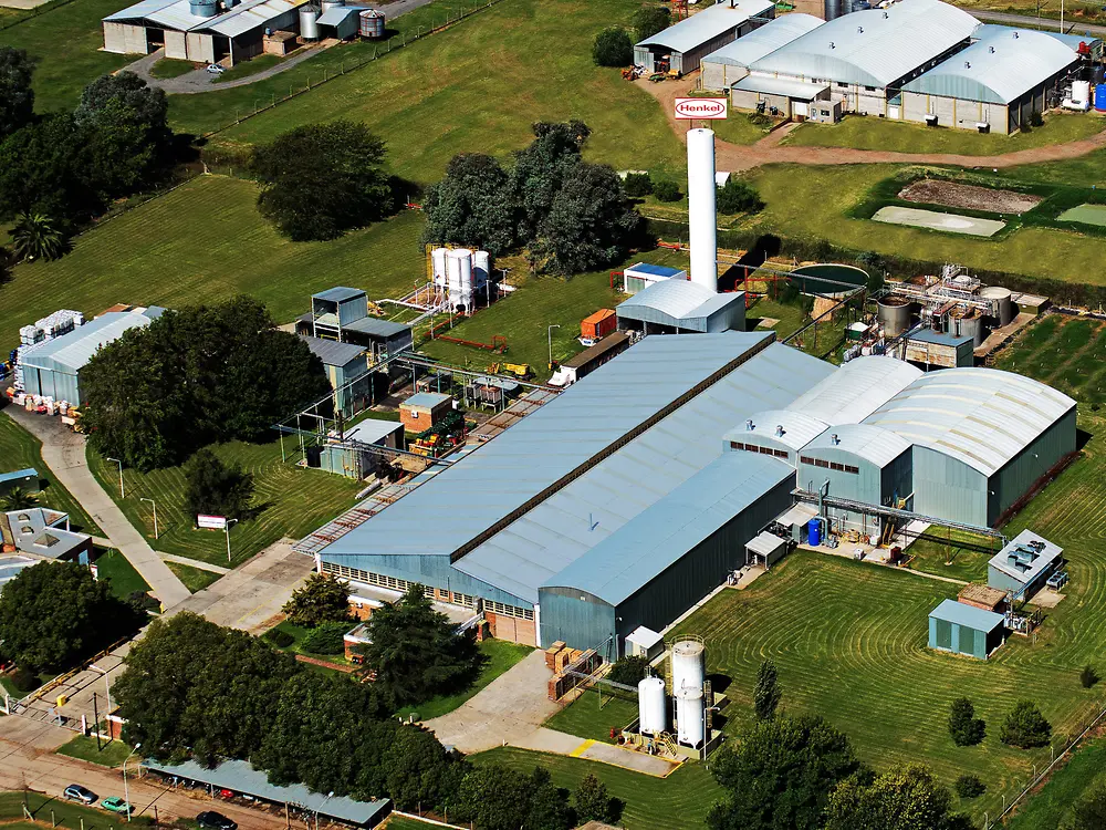 Foto del parque de la planta productiva en Chivilcoy.